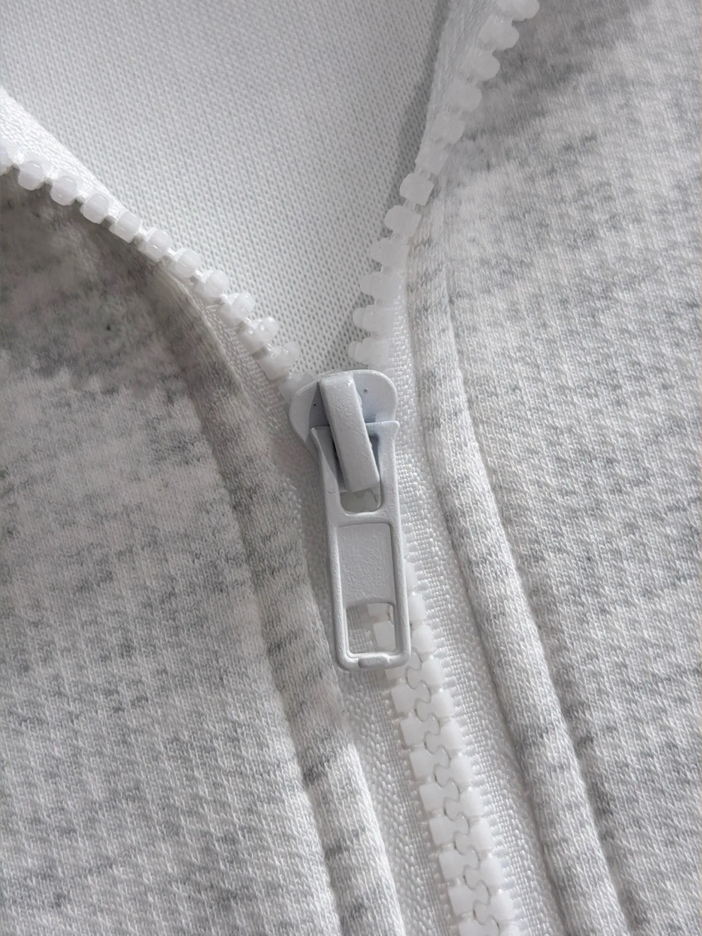 Paris Clover exclusively launches the 2026 autumn and winter New Arrival long-sleeved sweatshirts for men and women. Same Style. Many stars have the same style. Craftsmanship that ordinary small workshops cannot copy. No matter in terms of materials, detail restoration and craftsmanship, we are not afraid of any challenges, just to provide you with wonderful products. Compare the top Original versions at will. No expense is spared just to make it better. Unique imported fabric feel. Purely imported German machine production. Precision operation. Thousands of needles density. A complete set of New Arrival accessories with three standards can be customized simultaneously. Versatile upper body is fashionable, a perfect choice for autumn and winter, and a must-have item. Sizes table: M-4XL (please state your height and weight when placing an order)